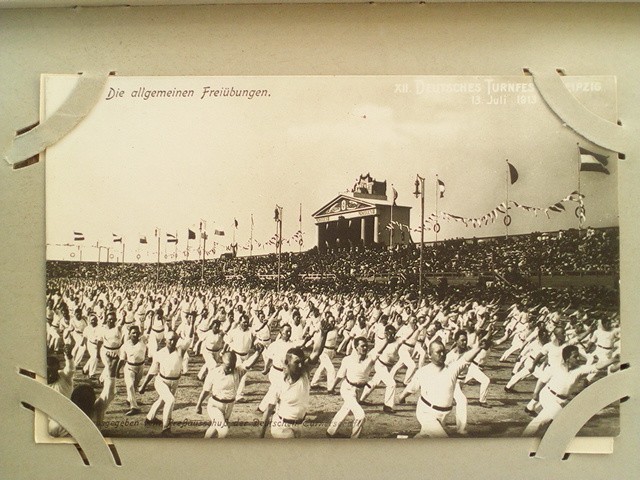 /Germany/DE_Place_1900-1949_XII. DEUTSCHES TURNFEST IN LEIPZIG. Die allgemeinen Freiubungen.jpg